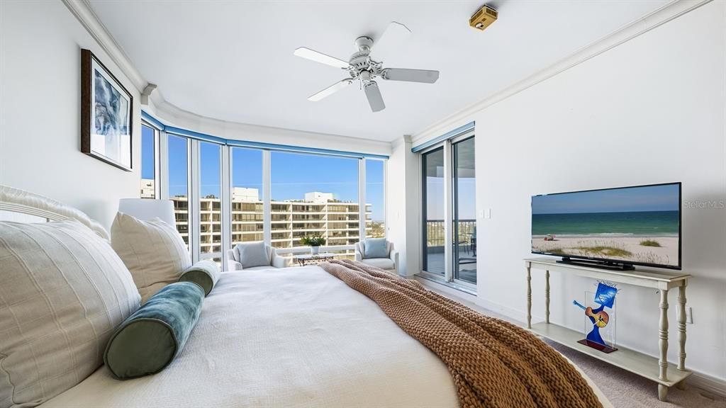 Active With Contract: $1,850,000 (3 beds, 3 baths, 2410 Square Feet)