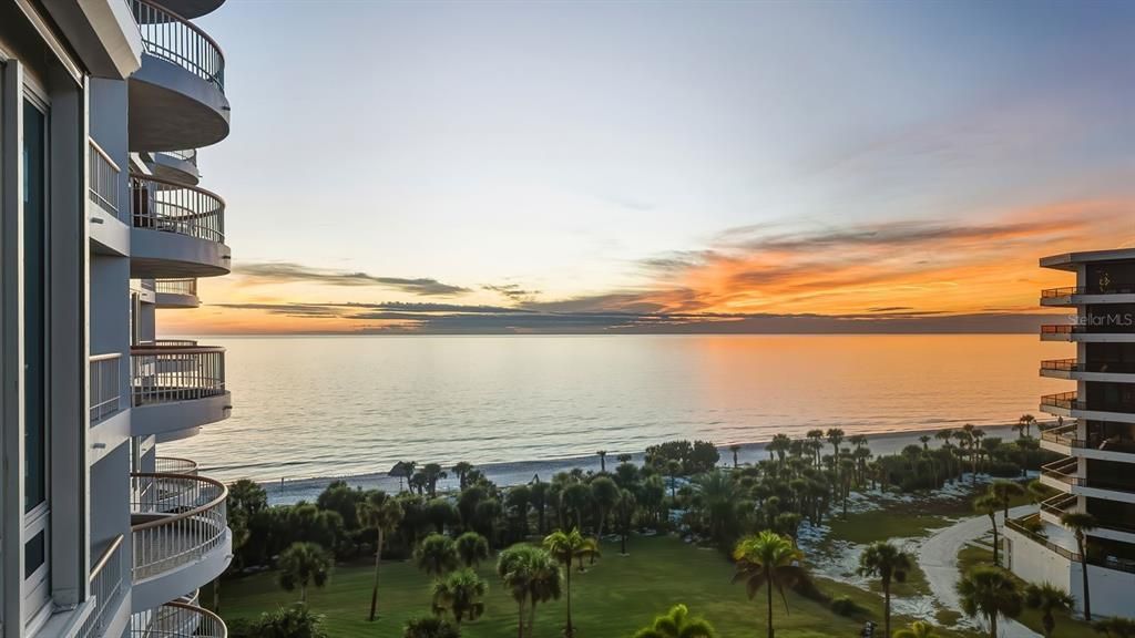 Active With Contract: $1,850,000 (3 beds, 3 baths, 2410 Square Feet)