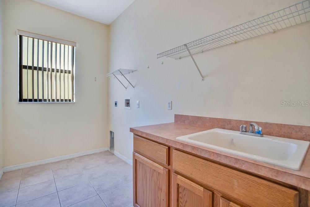 Activo con contrato: $446,000 (5 camas, 3 baños, 2552 Pies cuadrados)