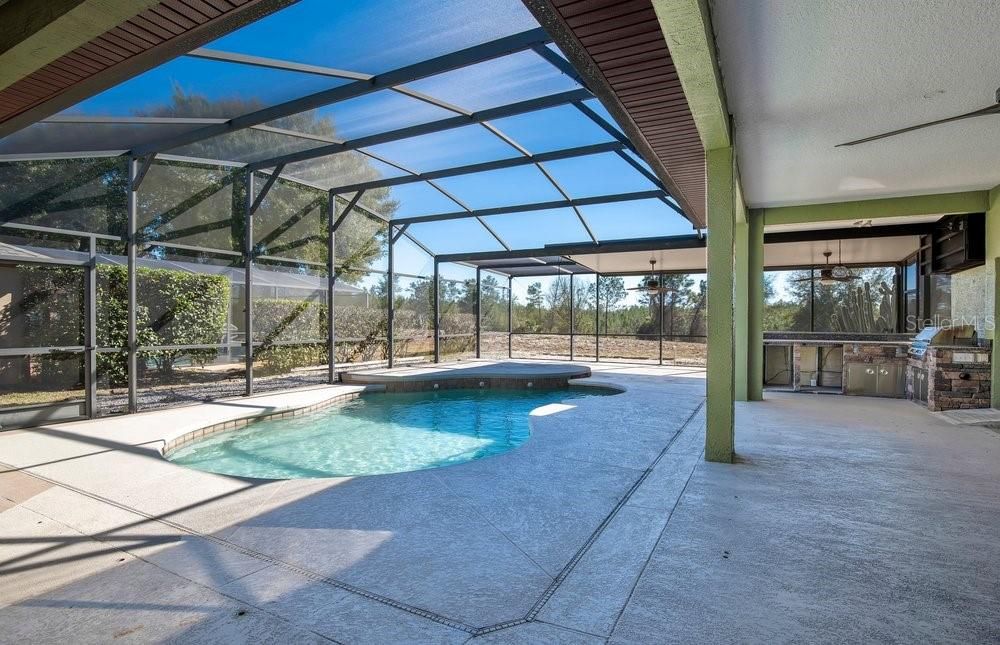 Activo con contrato: $446,000 (5 camas, 3 baños, 2552 Pies cuadrados)