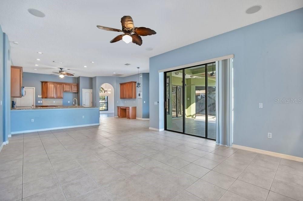 Activo con contrato: $446,000 (5 camas, 3 baños, 2552 Pies cuadrados)