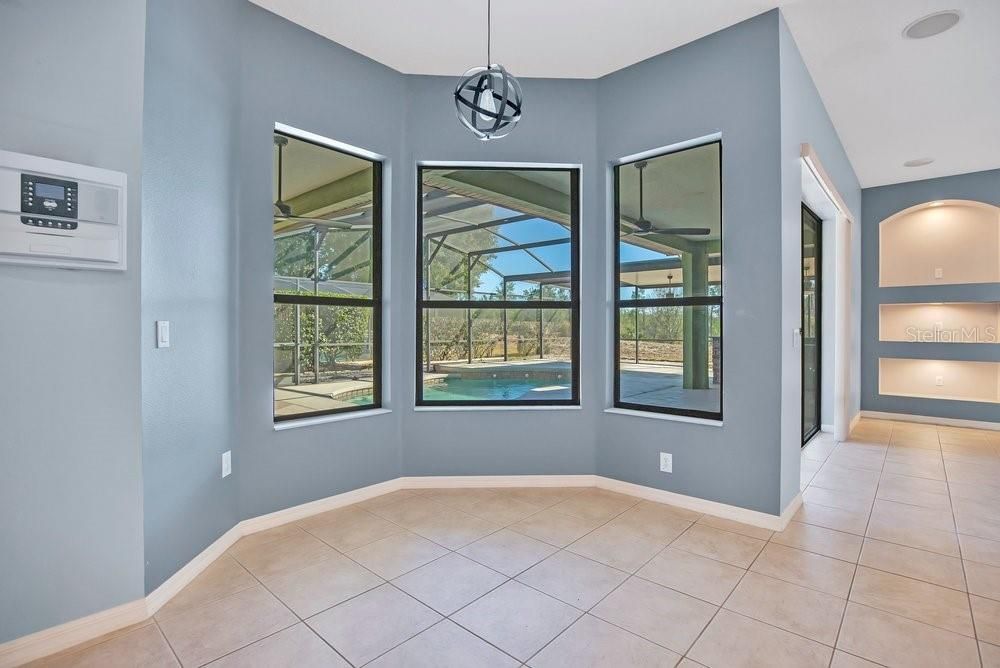 Activo con contrato: $446,000 (5 camas, 3 baños, 2552 Pies cuadrados)
