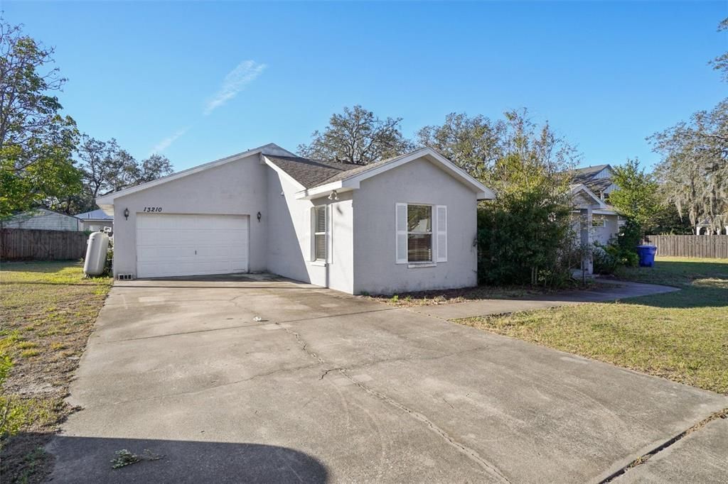 Active With Contract: $374,900 (3 beds, 2 baths, 1669 Square Feet)