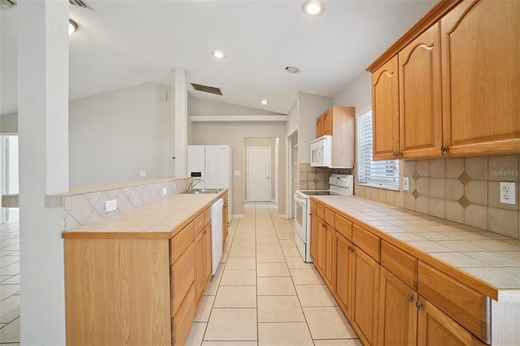 Active With Contract: $374,900 (3 beds, 2 baths, 1669 Square Feet)
