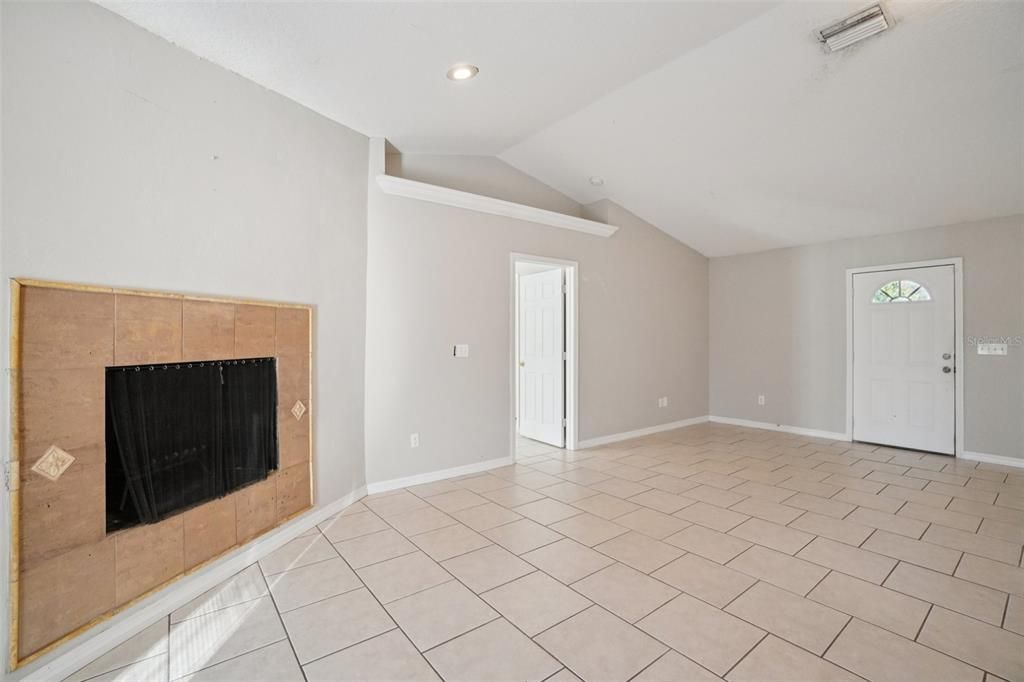 Active With Contract: $374,900 (3 beds, 2 baths, 1669 Square Feet)