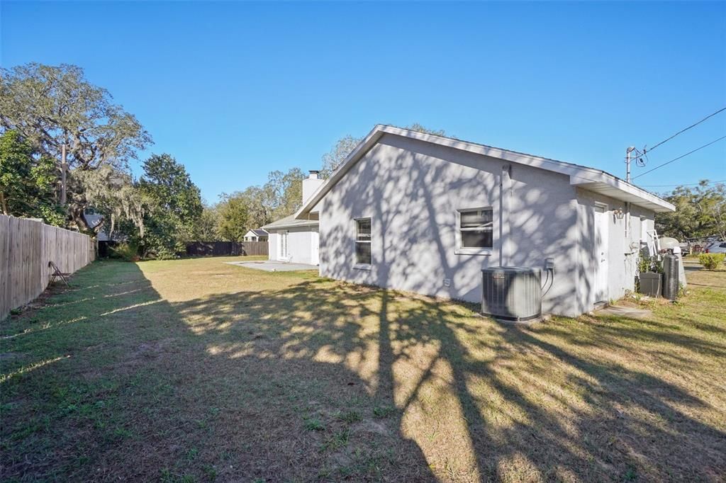 Active With Contract: $374,900 (3 beds, 2 baths, 1669 Square Feet)