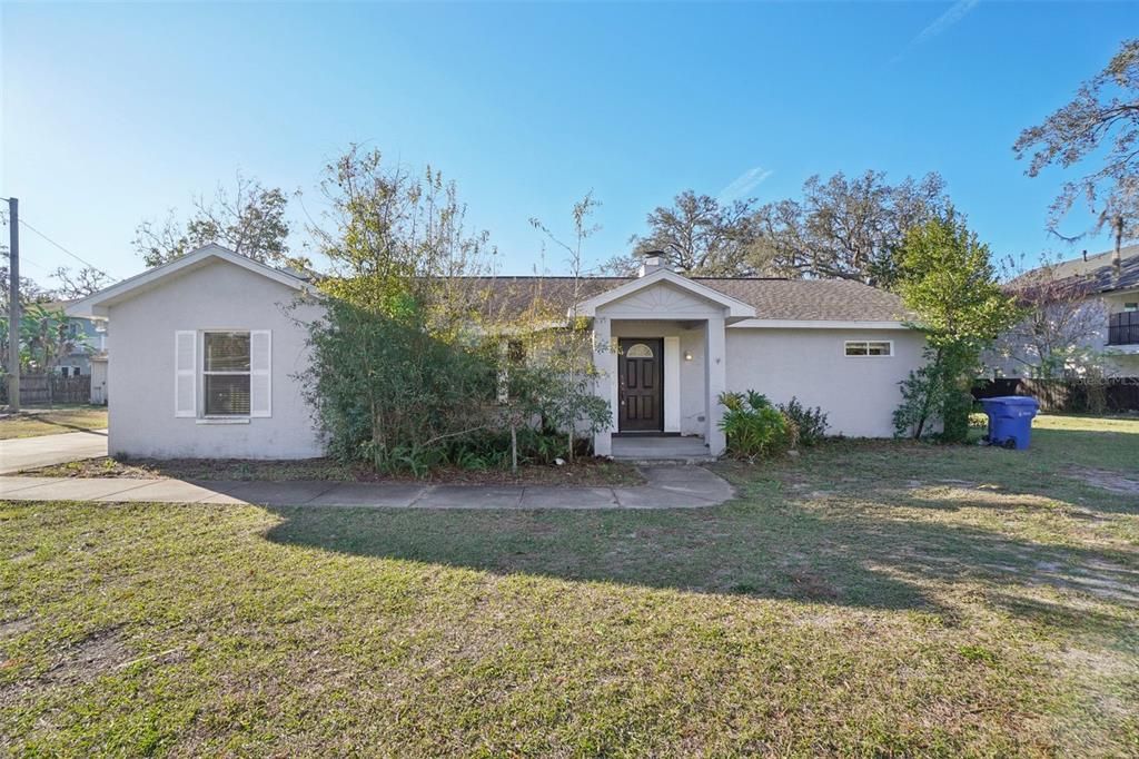 Active With Contract: $374,900 (3 beds, 2 baths, 1669 Square Feet)