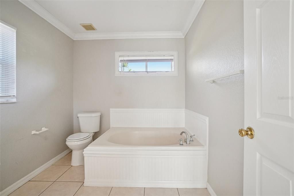 Active With Contract: $374,900 (3 beds, 2 baths, 1669 Square Feet)