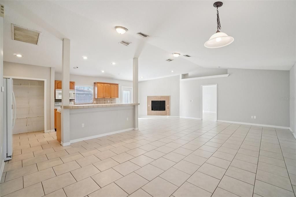 Active With Contract: $374,900 (3 beds, 2 baths, 1669 Square Feet)