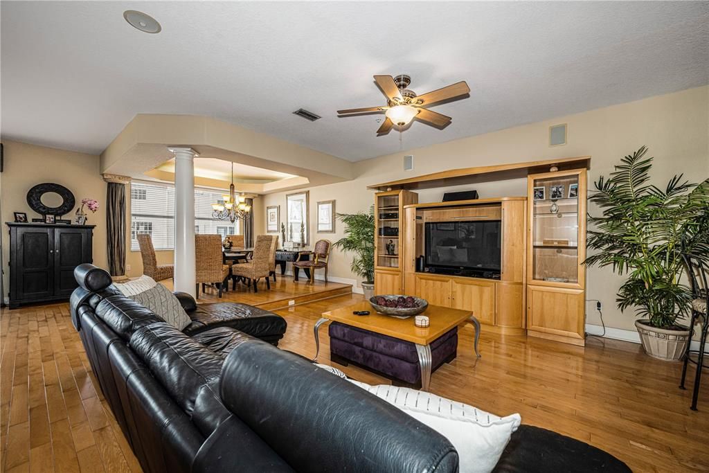For Sale: $1,150,000 (3 beds, 2 baths, 2583 Square Feet)