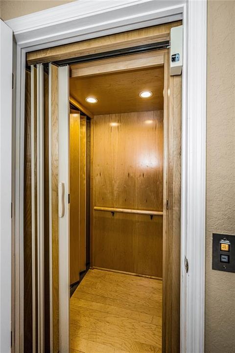 For Sale: $1,150,000 (3 beds, 2 baths, 2583 Square Feet)
