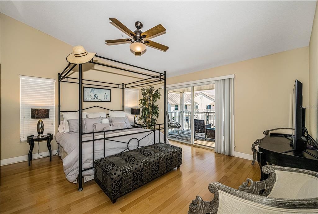 For Sale: $1,150,000 (3 beds, 2 baths, 2583 Square Feet)