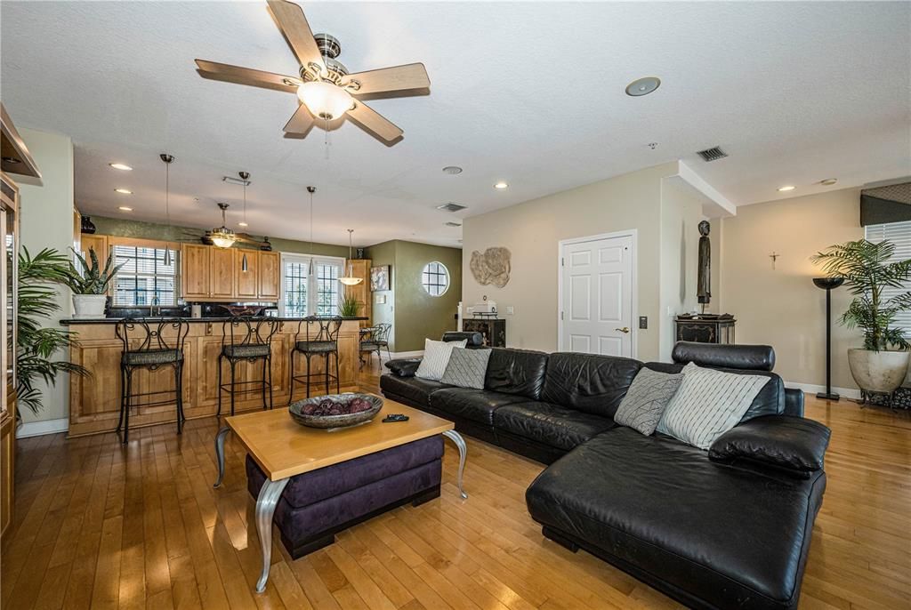 For Sale: $1,150,000 (3 beds, 2 baths, 2583 Square Feet)