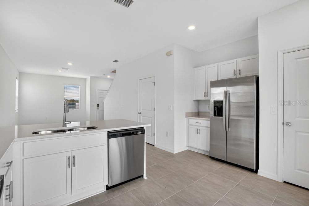 待售: $229,999 (2 贝兹, 2 浴室, 1205 平方英尺)