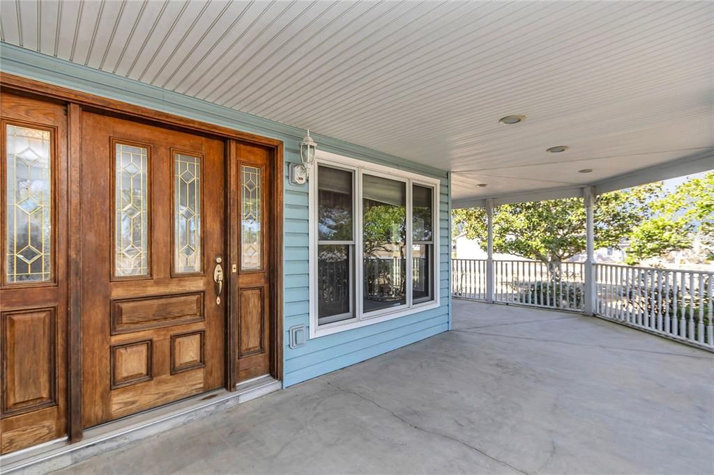 For Sale: $649,000 (2 beds, 3 baths, 2581 Square Feet)