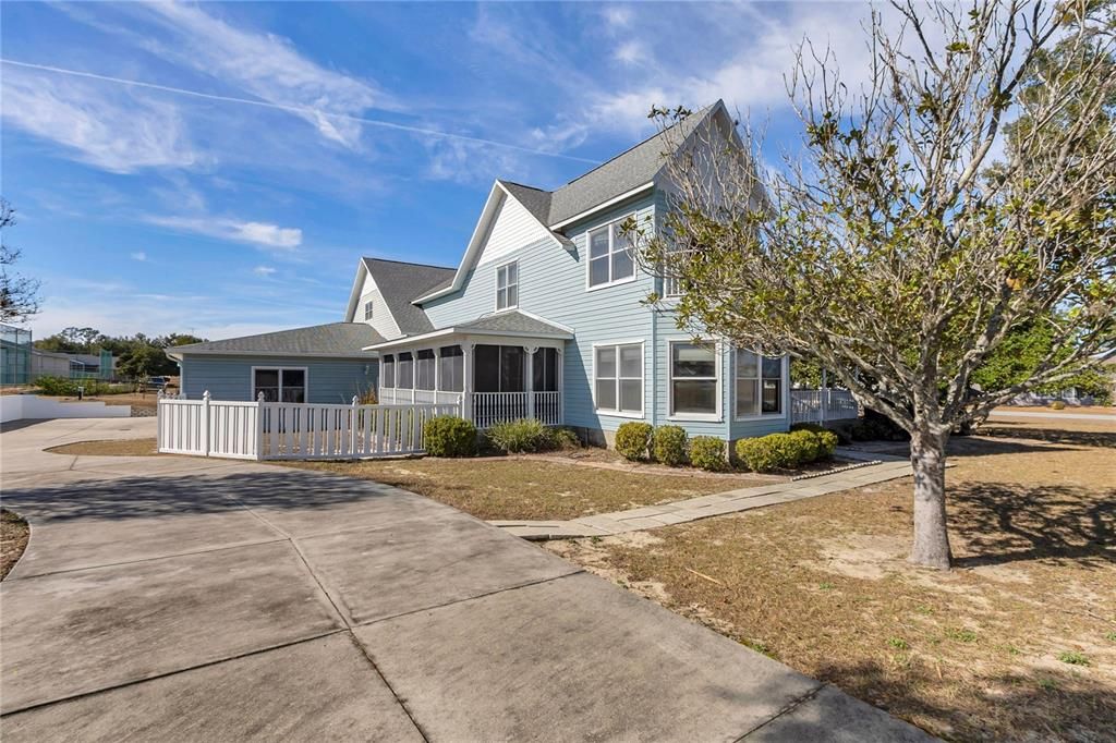 For Sale: $649,000 (2 beds, 3 baths, 2581 Square Feet)
