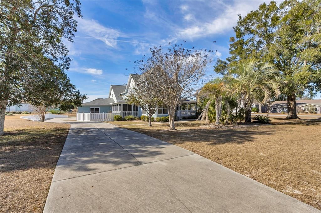For Sale: $649,000 (2 beds, 3 baths, 2581 Square Feet)