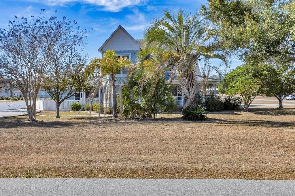 For Sale: $649,000 (2 beds, 3 baths, 2581 Square Feet)