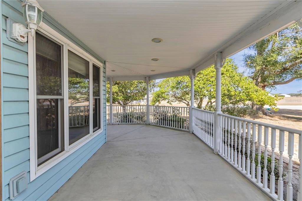 For Sale: $649,000 (2 beds, 3 baths, 2581 Square Feet)
