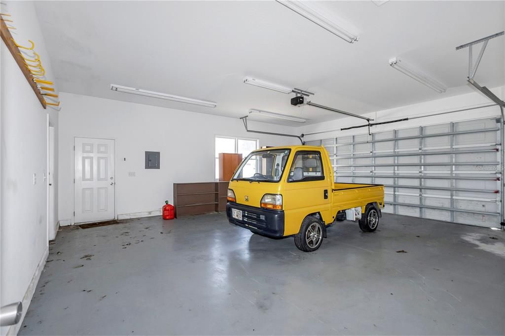 For Sale: $649,000 (2 beds, 3 baths, 2581 Square Feet)