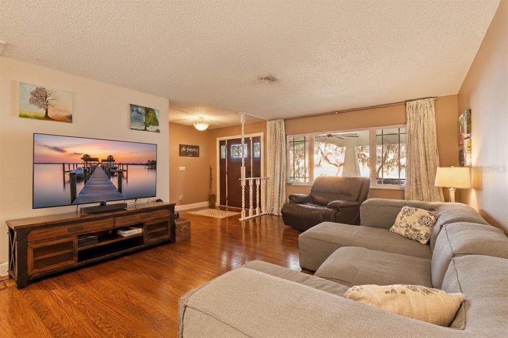 For Sale: $965,000 (3 beds, 2 baths, 2344 Square Feet)