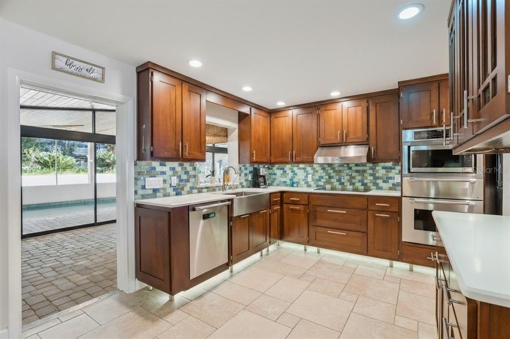 For Sale: $965,000 (3 beds, 2 baths, 2344 Square Feet)