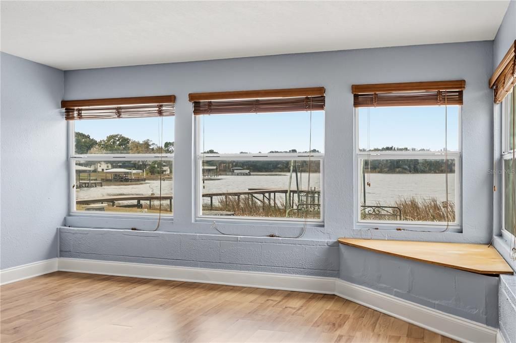 En Venta: $795,000 (4 camas, 2 baños, 2756 Pies cuadrados)