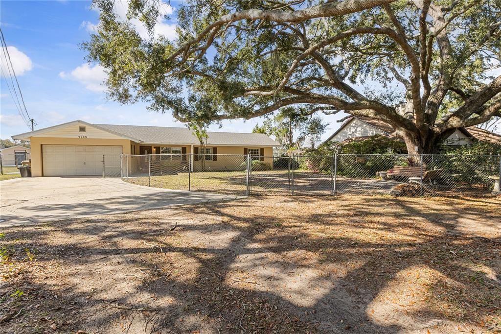 En Venta: $795,000 (4 camas, 2 baños, 2756 Pies cuadrados)
