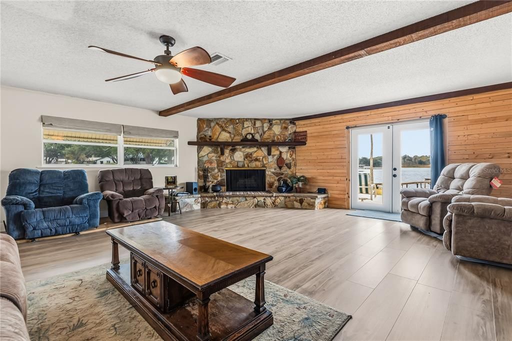 En Venta: $795,000 (4 camas, 2 baños, 2756 Pies cuadrados)