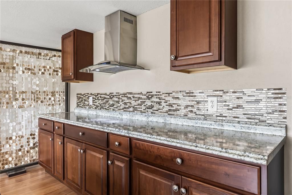 En Venta: $795,000 (4 camas, 2 baños, 2756 Pies cuadrados)
