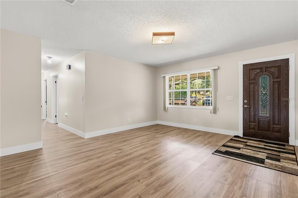 En Venta: $795,000 (4 camas, 2 baños, 2756 Pies cuadrados)