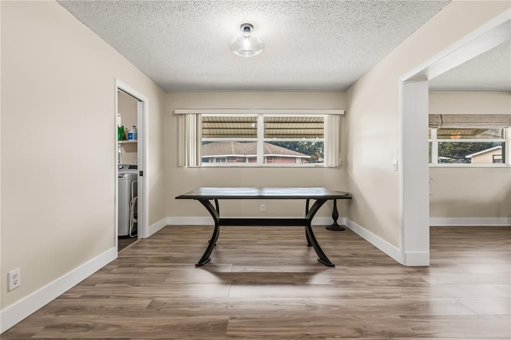 En Venta: $795,000 (4 camas, 2 baños, 2756 Pies cuadrados)