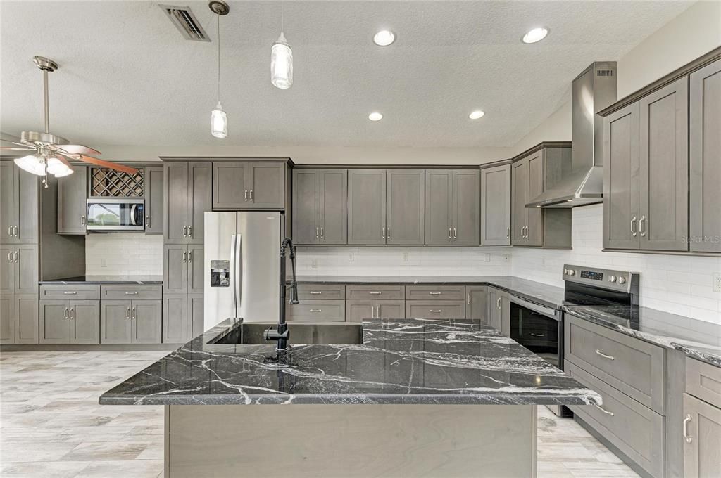 En Venta: $874,900 (3 camas, 2 baños, 1671 Pies cuadrados)