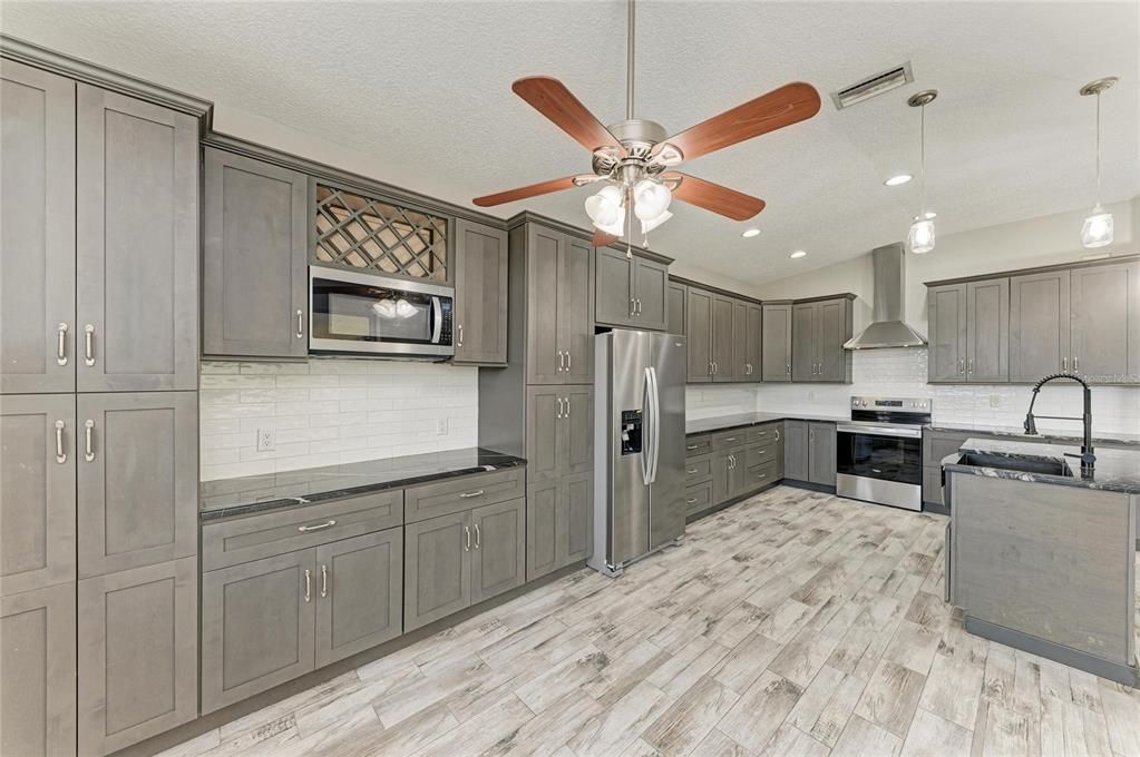 En Venta: $874,900 (3 camas, 2 baños, 1671 Pies cuadrados)