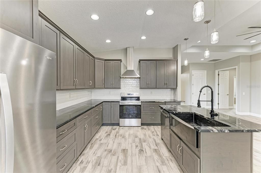 En Venta: $874,900 (3 camas, 2 baños, 1671 Pies cuadrados)