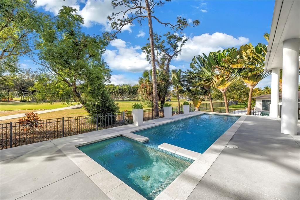 Под контрактом: $3,195,000 (4 спален, 3 ванн, 3650 Квадратных фут)