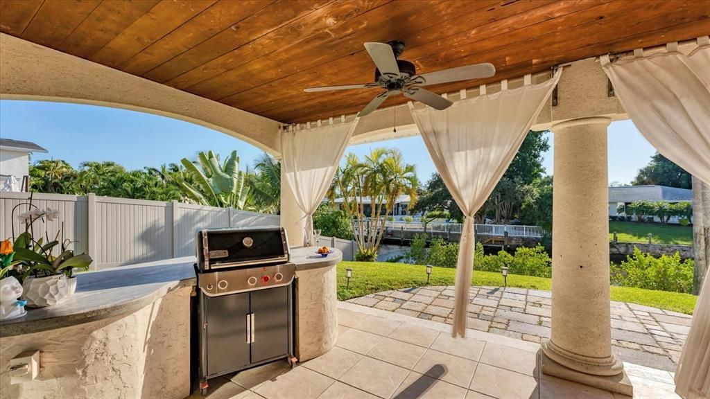 Под контрактом: $2,100,000 (4 спален, 4 ванн, 3686 Квадратных фут)