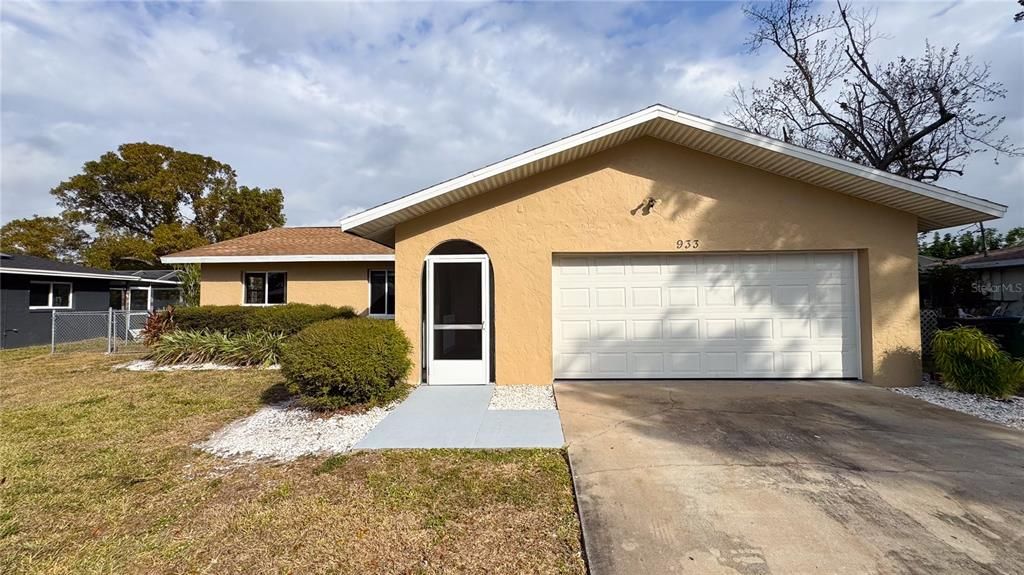 Recently Sold: $249,900 (3 beds, 2 baths, 1324 Square Feet)