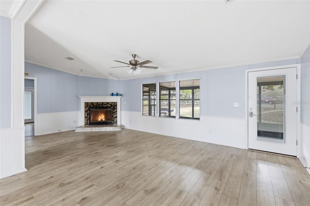 For Sale: $210,000 (3 beds, 2 baths, 1620 Square Feet)