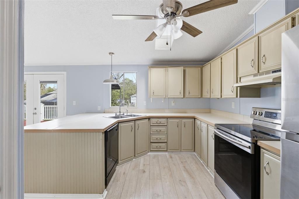 For Sale: $210,000 (3 beds, 2 baths, 1620 Square Feet)