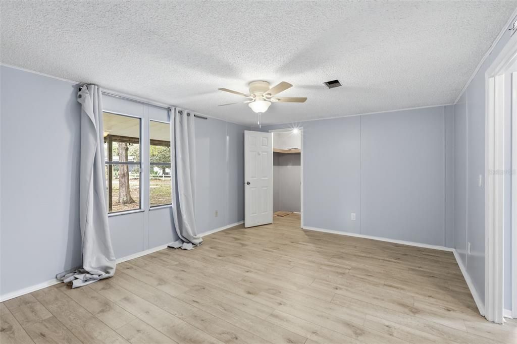 For Sale: $210,000 (3 beds, 2 baths, 1620 Square Feet)