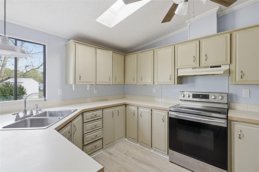 For Sale: $210,000 (3 beds, 2 baths, 1620 Square Feet)