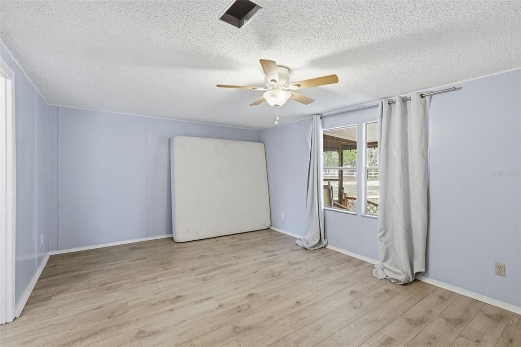 For Sale: $210,000 (3 beds, 2 baths, 1620 Square Feet)
