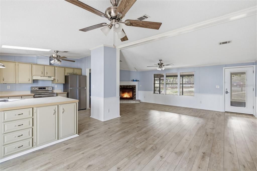 For Sale: $210,000 (3 beds, 2 baths, 1620 Square Feet)