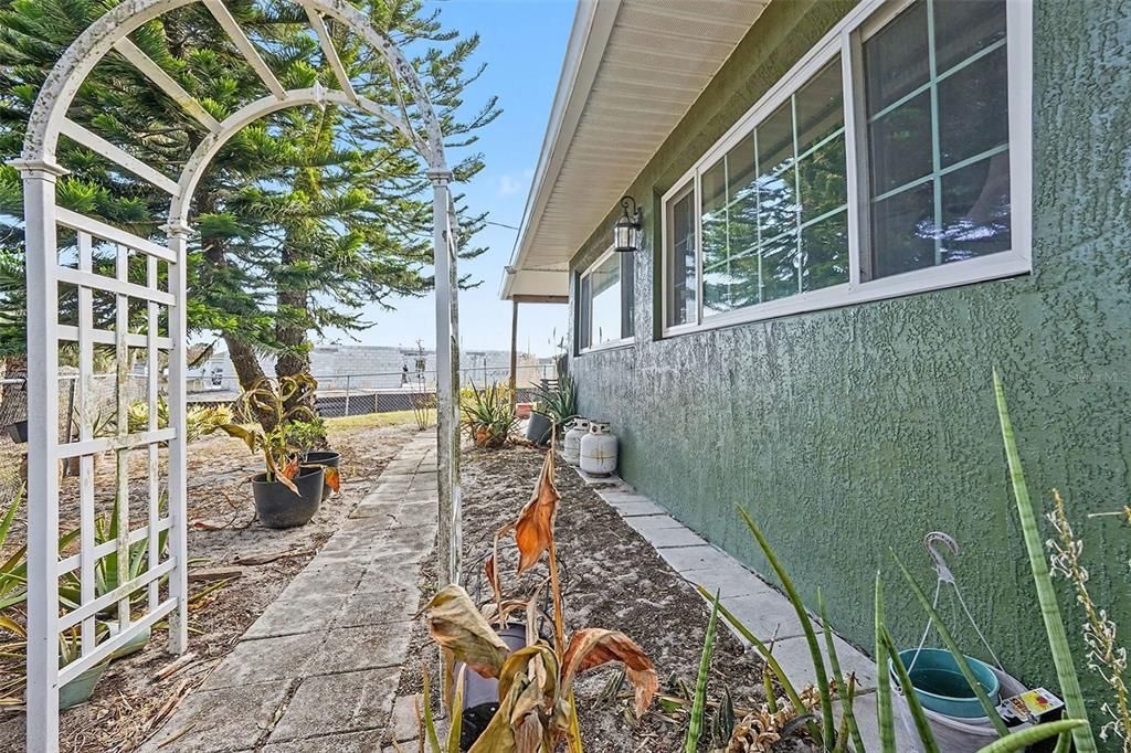 Active With Contract: $339,000 (3 beds, 2 baths, 1850 Square Feet)