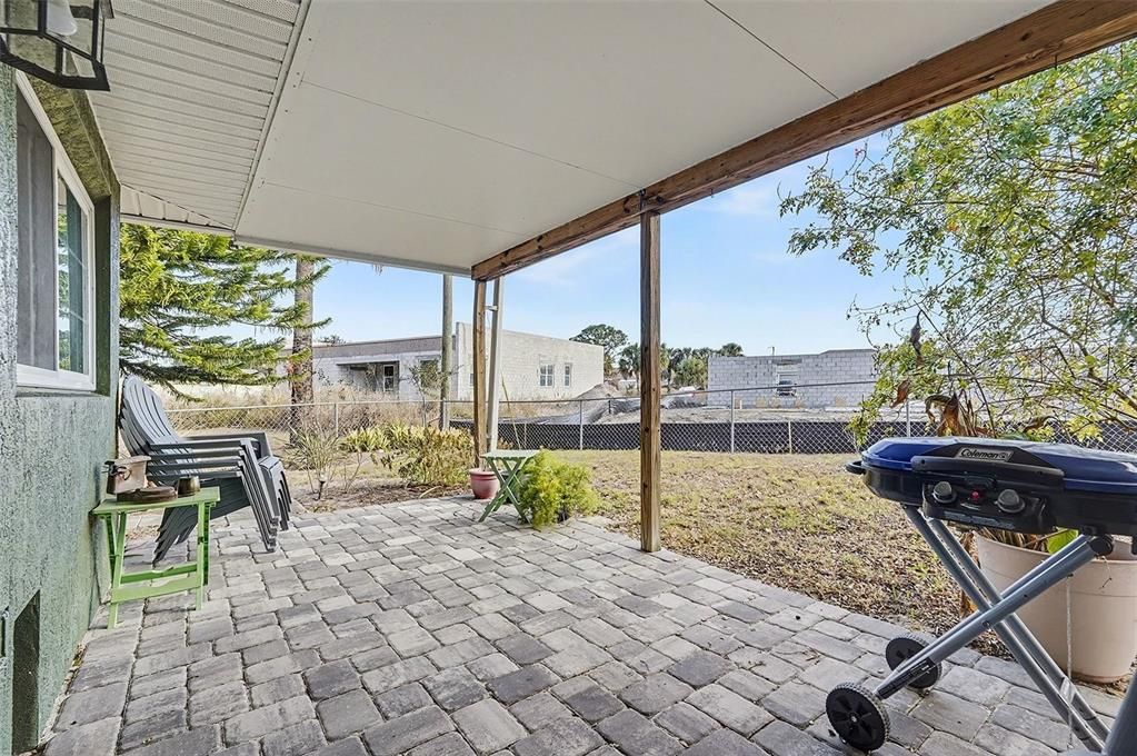 Active With Contract: $339,000 (3 beds, 2 baths, 1850 Square Feet)