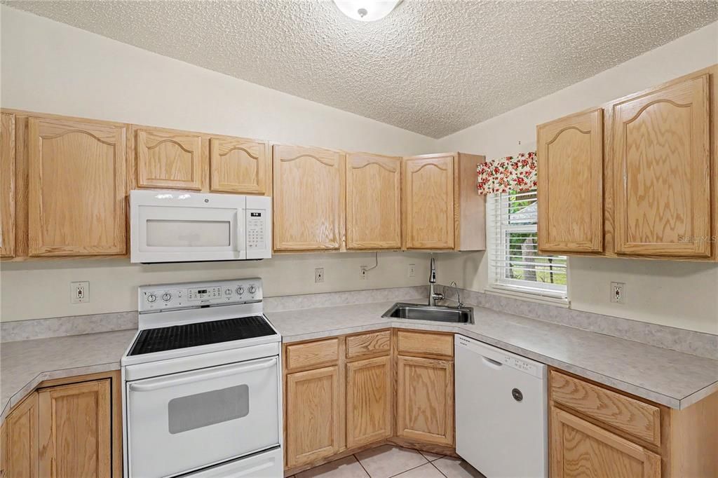 Active With Contract: $339,000 (3 beds, 2 baths, 1850 Square Feet)