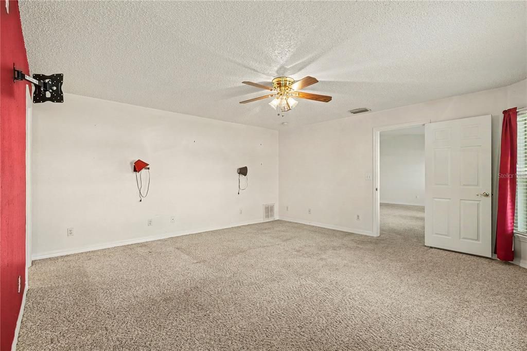 Active With Contract: $339,000 (3 beds, 2 baths, 1850 Square Feet)