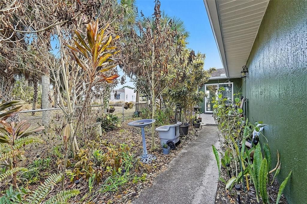 Active With Contract: $339,000 (3 beds, 2 baths, 1850 Square Feet)