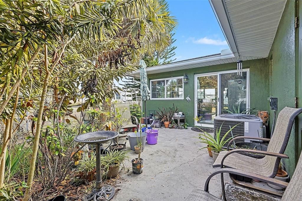 Active With Contract: $339,000 (3 beds, 2 baths, 1850 Square Feet)